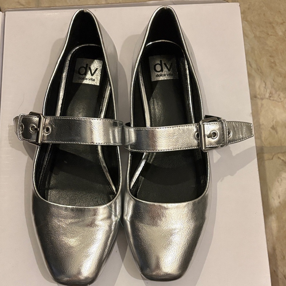 DV by Dolce Vita Metallic Silver Mary Jane Flats with Buckle Strap size 9.5 - Picture 2 of 11